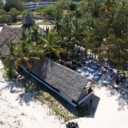 The New Big Tree Beach Resort Момбаса Екстериор снимка