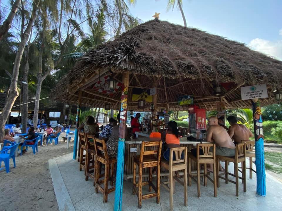 The New Big Tree Beach Resort Момбаса Екстериор снимка