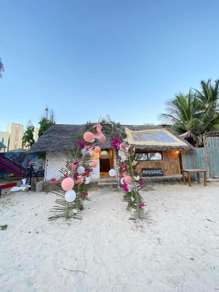 The New Big Tree Beach Resort Момбаса Екстериор снимка