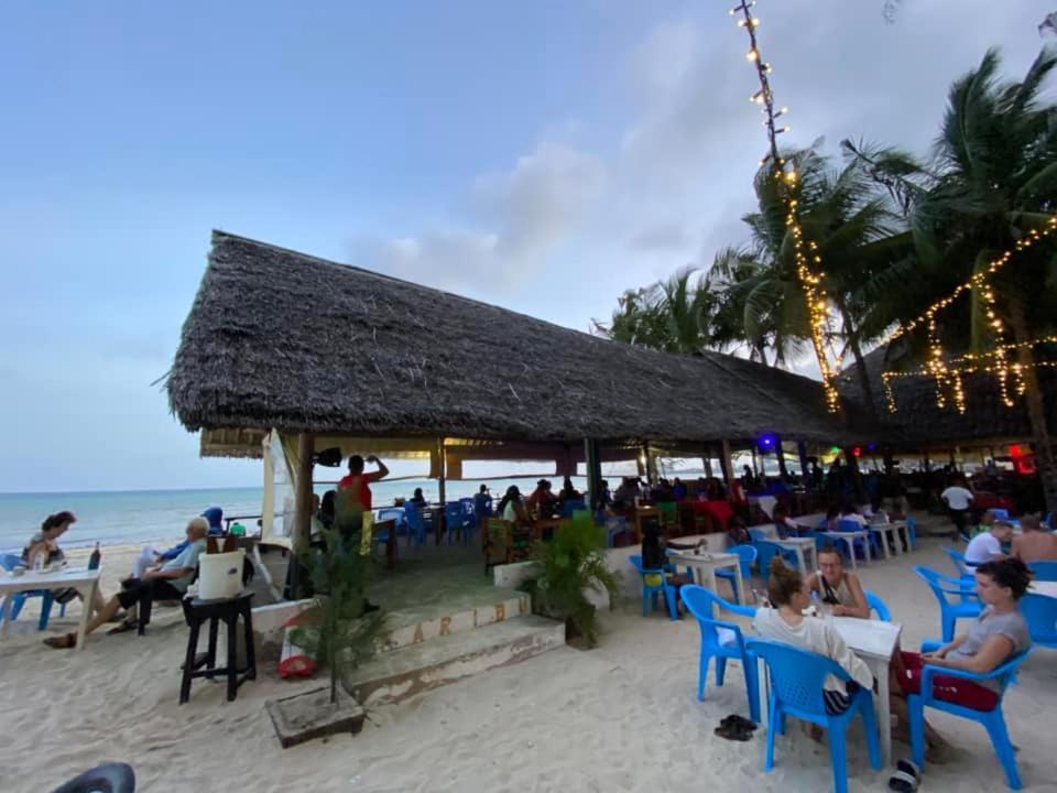 The New Big Tree Beach Resort Момбаса Екстериор снимка