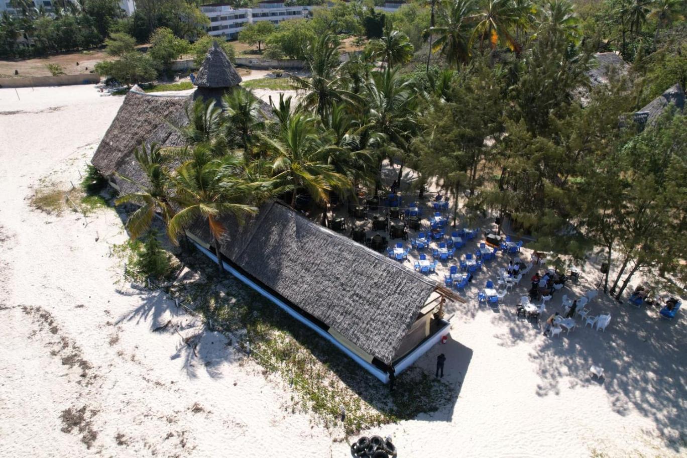 The New Big Tree Beach Resort Момбаса Екстериор снимка